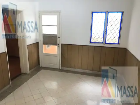 Casa 7 ambientes con 1 baño