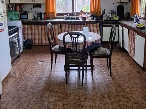 VERSALLES AVENIDA JUAN B.JUSTO 9400 HERMOSA CASA PARA RECICLAR 5 AMBIENTES MAS LOCAL LOTE 8.66 X 28