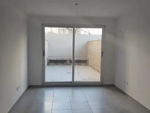 URQUIZA 1000. MONOAMBIENTE CON PATIO.
