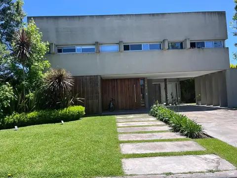 Casa en alquiler temporal en Canning Barrio Santa Juana