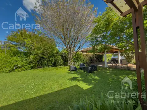 Venta de casa 4 dormitorios, jardin y cochera