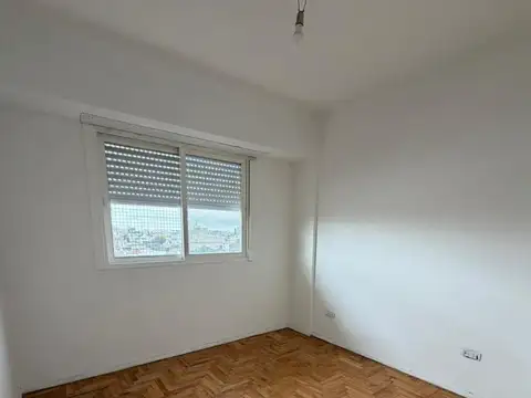 Departamento en Alquiler en Parque Chacabuco, $ 890.000