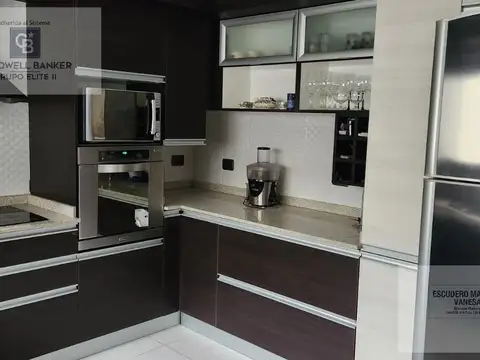 Casa 10 ambientes con 4 baños