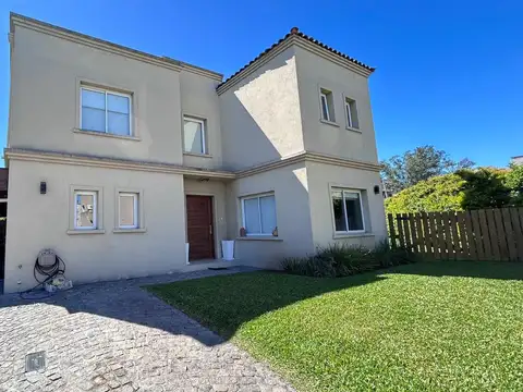 Casa en Venta en Las Orquideas, USD 235.000