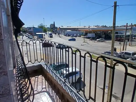 Venta Importante Propiedad: Local, Casa en planta alta, lote fondo libre y dpto sin terminar. Mas de 500m2 Bernal O.