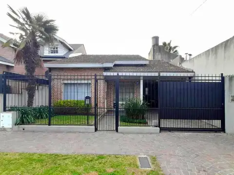 Chalet 4 ambientes en venta en Ituzaingo