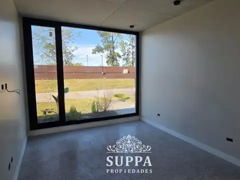 Casa 6 ambientes con 5 baños