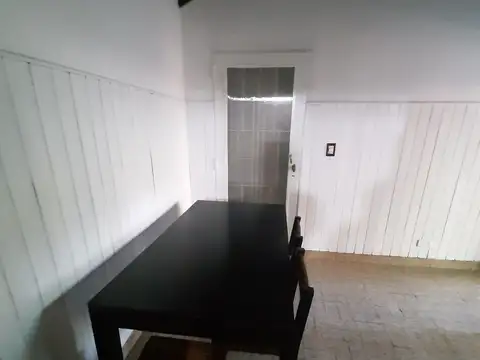 Unico ! Casa en alquiler en Parque Cisneros 3 dormitorios   cochera fondo apto mascotas excelente