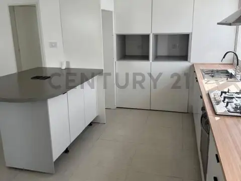 Casa en Alquiler con 1 cochera