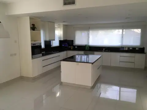 Casa en Venta en Martinez Vias / Libertador, USD 1.200.000