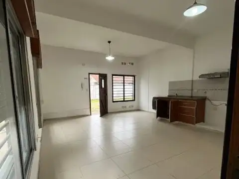 ALQUILER DEPTO 2 AMBIENTES PLANTA BAJA BERAZATEGUI OESTE