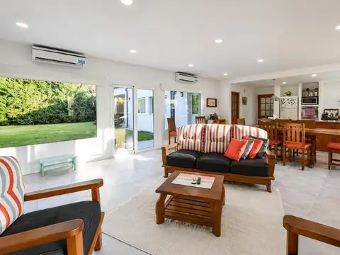 Casa en venta - 4 Dormitorios 3 Baños - Verónica