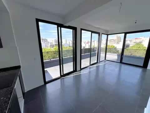 Carlos Calvo 2000, Piso 8