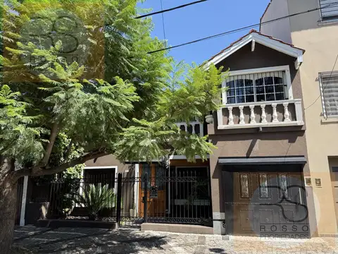 Casa 5 Ambientes con Cochera en Alquiler - Ramos Mejía