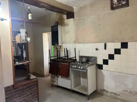 Amplia casa con potencial destino comercial