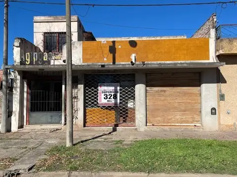 Amplia casa con potencial destino comercial