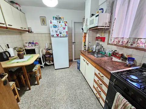 ALQUILER DEPTO. 3 AMB. EN ARISTÓBULO DEL VALLE AL 400 (LANÚS O.), MUY BUEN ESTADO!