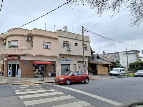 Hipolito Yrigoyen al 3400