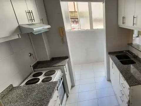 PARAGUAY 2500. Semipiso 3 amb con escritorio. Muy luminoso y Amplio.