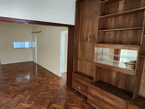 Paraguay 2500, Piso 2