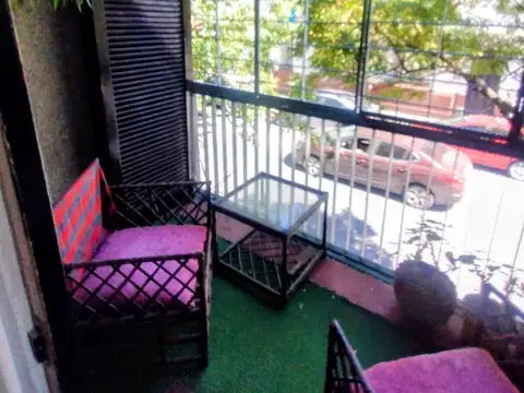 Departamento 8 ambientes con 2 baños