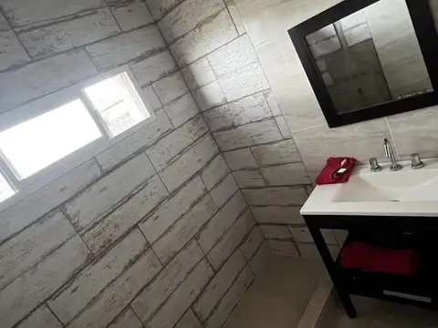 Casa en Alquiler con 2 cocheras
