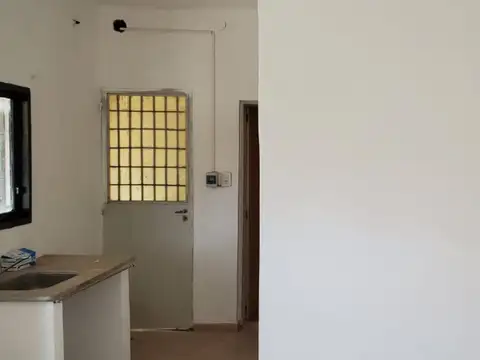 Casa y Depto sobre Sinclair, a metros de Av. Yrigoyen, Glew