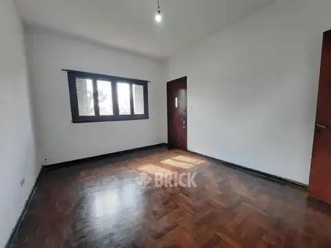 Casa en Alquiler en Bernal Oeste, $ 950.000