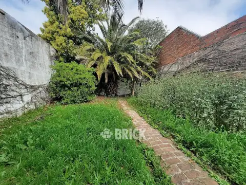 CASA EN ZAPIOLA AL 800 - 346 M2 ESPECT JARDIN PATIO PARRILLA QUINCHO