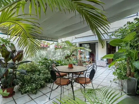 Departamento 3 ambientes con patio y balcón en venta en Colegiales