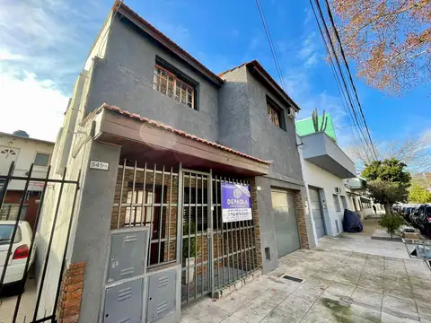 Venta PH tipo CASa al frente 4 ambientes garage quincho 3 dormitorios 2 baños - vicente lopez - vill