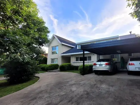 Casa 6 ambientes con 4 baños