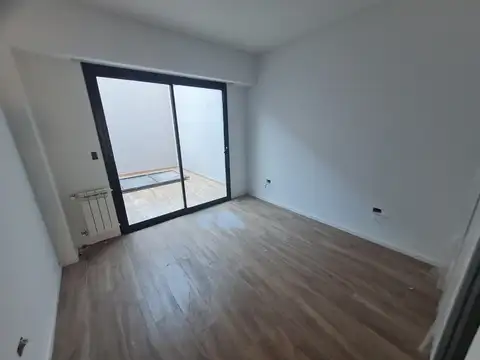 PH 2 AMB 60M2 PB AL FRENTE + ENTRADA INDEPENDIENTE + PATIO + CALDERA + RADIADORES