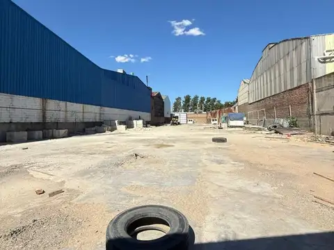Importante terreno en Venta  2500 mts Zona industrial