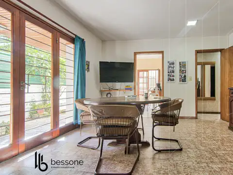 Casa 5 ambientes con 3 baños
