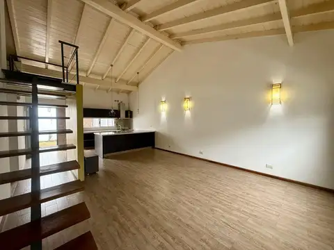 Alquiler casa 3 ambiente con jardín y parrilla en Haedo.