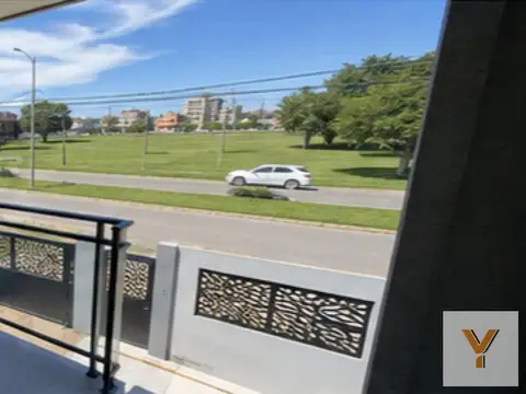 Casa 8 ambientes con 3 baños