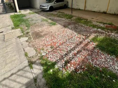 Cochera semicubierta en Gerli, Lanús!