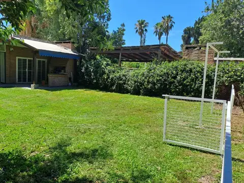 Casa en Venta con 2 cocheras