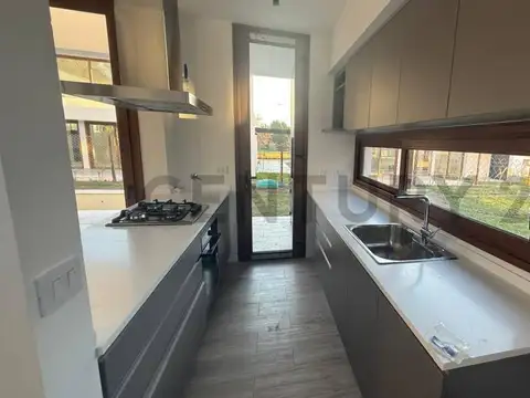 Casa en Alquiler de 3 dormitorios