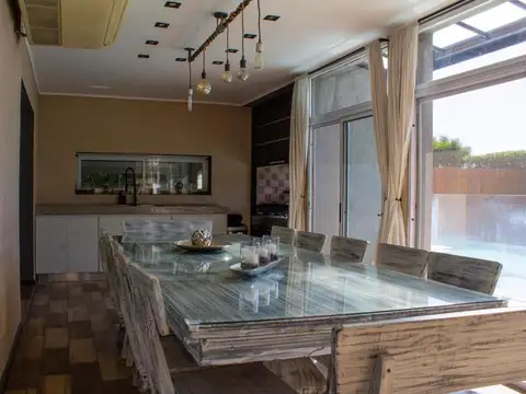 Venta Casa 6 Ambientes de  300 m² en Barrio Privado Casuarinas Premium Canning