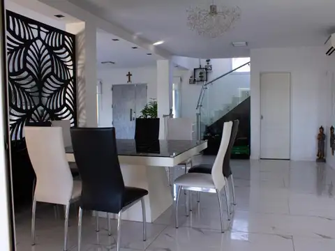 Venta Casa 6 Ambientes de  300 m² en Barrio Privado Casuarinas Premium Canning