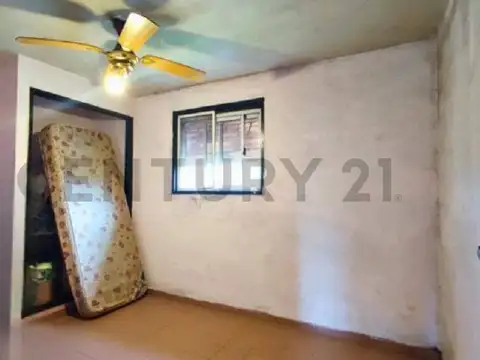 Venta EN CONJUNTO Casa+Local+Departamento en Los Hornos