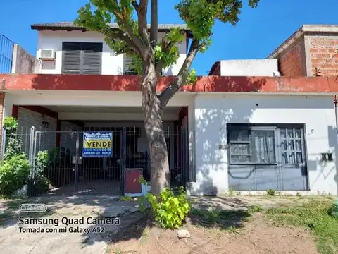 Imortante y Comoda Casa en Venta con 3 Dormitorios + Piscina + Local