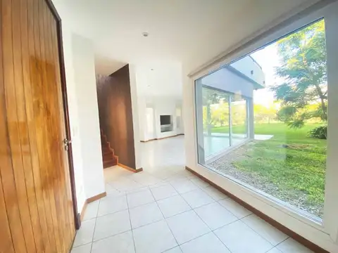 Casa 4 ambientes con 4 baños