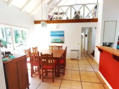 Casa 5 ambientes con 2 baños