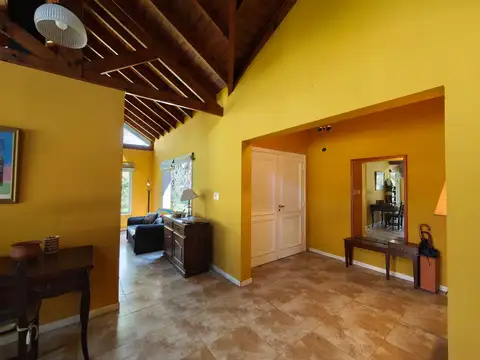 Casa 4 ambientes con 3 baños