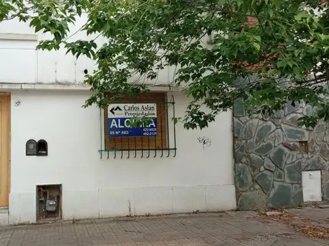 Casa en P.H Planta Baja al frente , 100 % independiente,