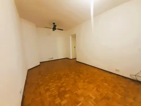 SE VENDE CÓMODO 2 AMBIENTES EN BELGRANO CON RENTA