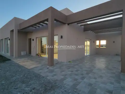Casa 4 ambientes con 3 baños